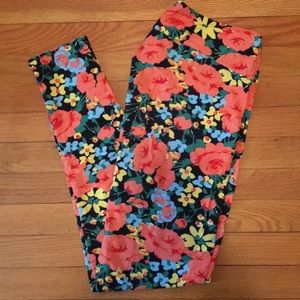 LuLaRoe Tall & Curvy Leggings